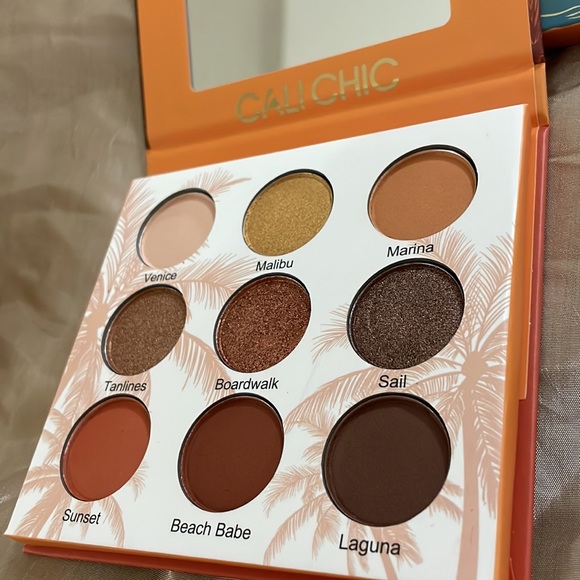 Beauty Creations~Cali Chic Eye shadow Palette - Picture 3 of 8